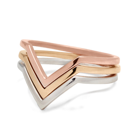 Three chevron shaped band in solid gold set in rose, yellow, and white gold. 4