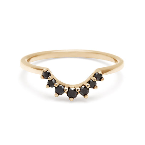 A curve band with 7 black diamonds set in yellow gold., Yellow Gold
