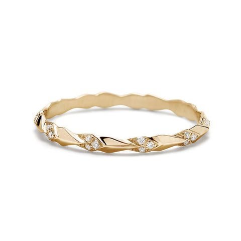 A tiny straight band with leaf like definition with white diamond accent stones set in yellow gold., Yellow Gold