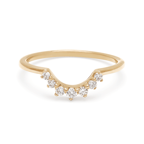 A curve band with 7 white diamonds set in yellow gold.