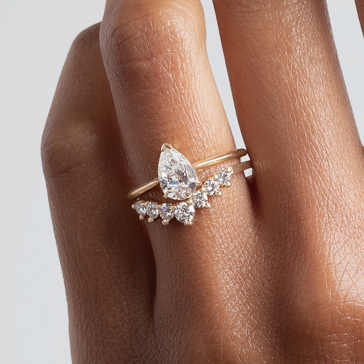 Pear engagement ring in Yellow Gold, Rose Gold, White Gold