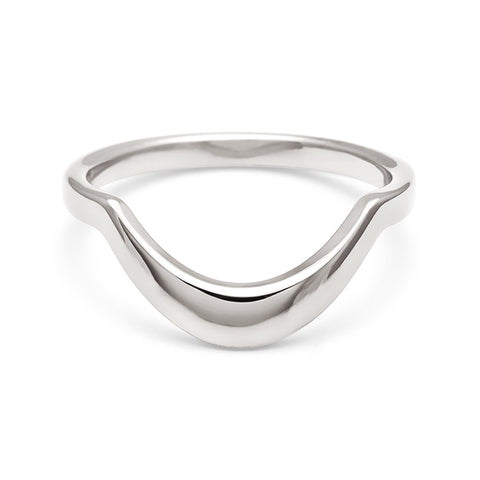 A solid gold tapered band set in white gold., White Gold 7