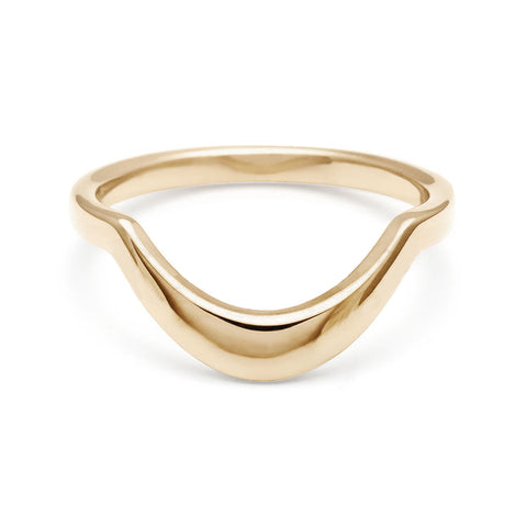 A solid gold tapered band set in yellow gold., Yellow Gold 6