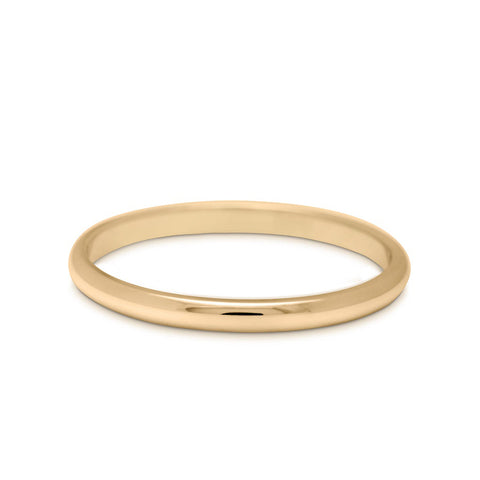 A 2mm classic round band set in yellow gold. 4