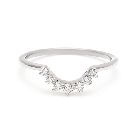 A curve band with 7 white diamonds set in platinum.